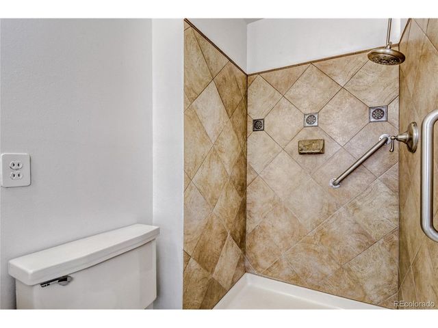 6581 S High St, Centennial, CO 80121