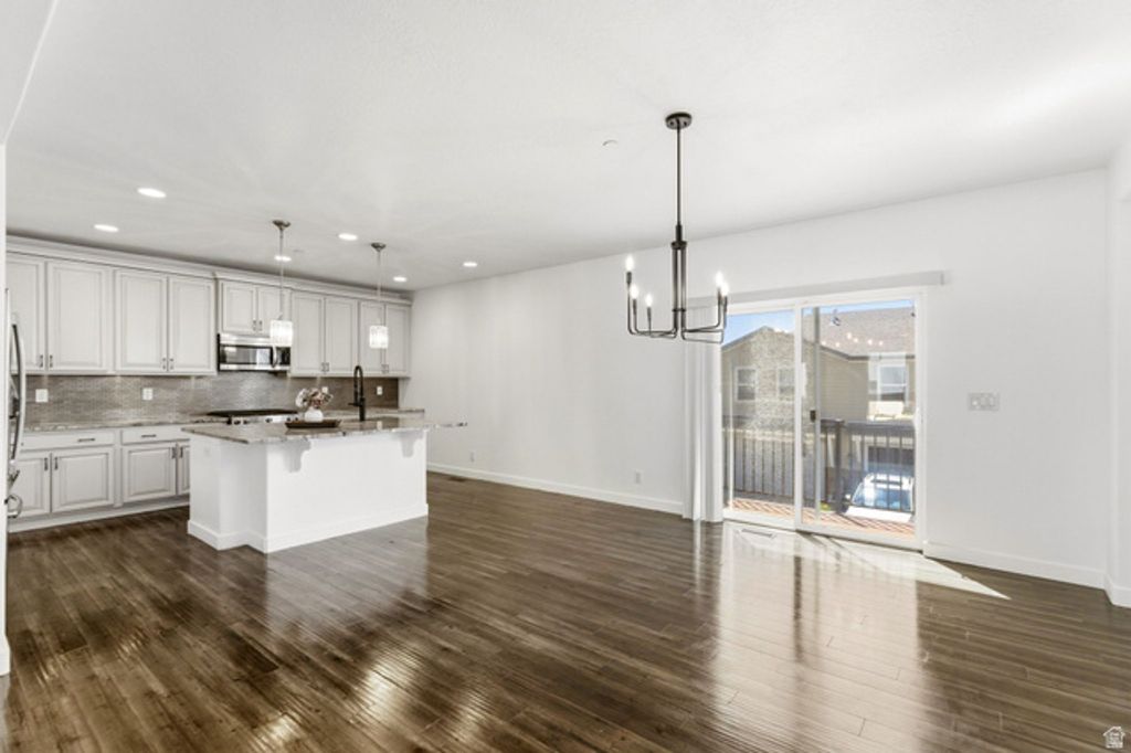 Image 13 of property listing at 22 N 1100 W, Farmington, UT 84025