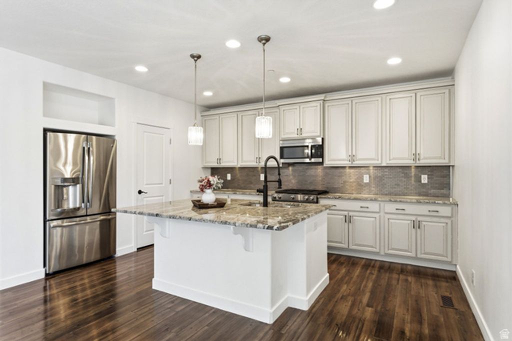 Image 15 of property listing at 22 N 1100 W, Farmington, UT 84025