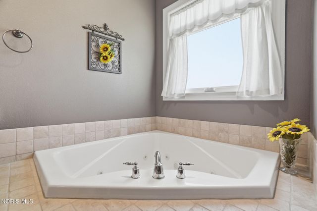 8453 Snapdragon Lane, Monclova, OH 43542