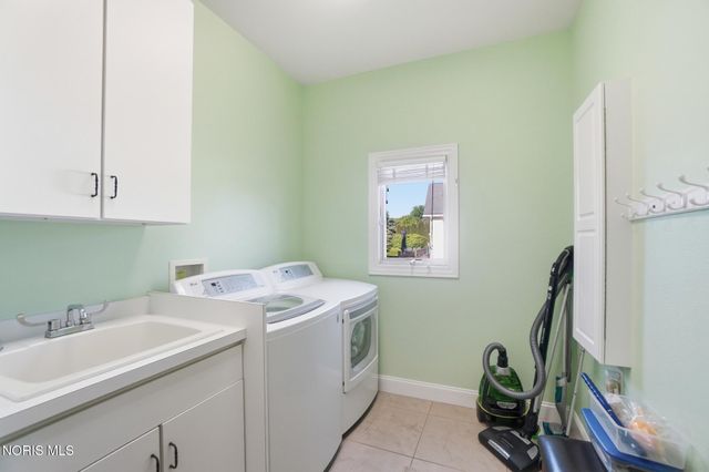 8453 Snapdragon Lane, Monclova, OH 43542