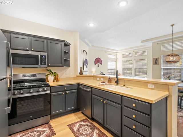 1820 Ne ASHBERRY Dr, Hillsboro, OR 97124