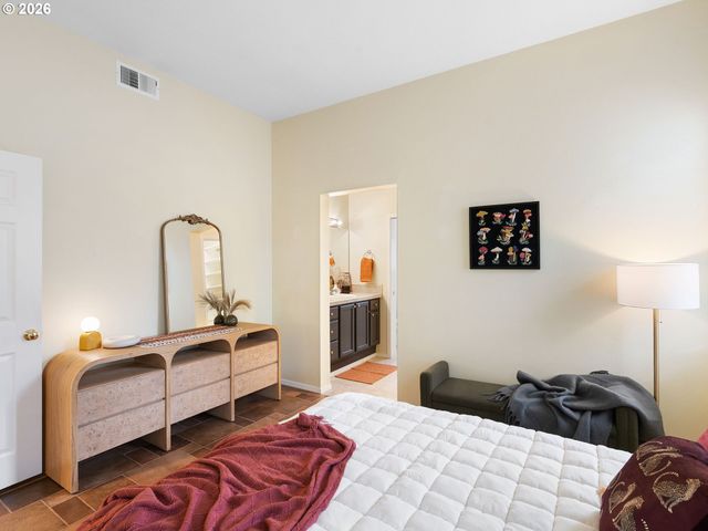 1820 Ne ASHBERRY Dr, Hillsboro, OR 97124