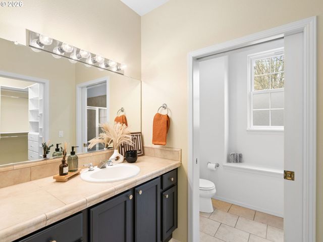 1820 Ne ASHBERRY Dr, Hillsboro, OR 97124