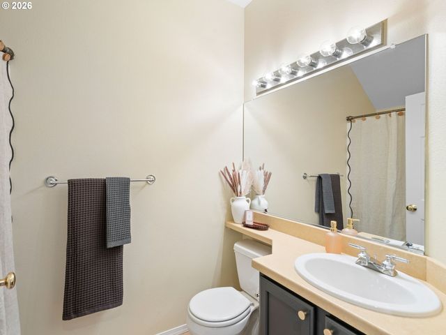 1820 Ne ASHBERRY Dr, Hillsboro, OR 97124