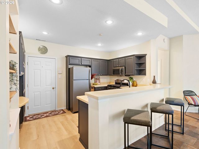 1820 Ne ASHBERRY Dr, Hillsboro, OR 97124