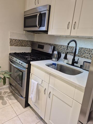 118-66 Metropolitan 5E, Kew Gardens, NY 11415