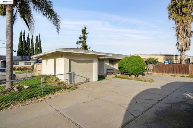 1396 Berry Ln, Brentwood, CA 94513