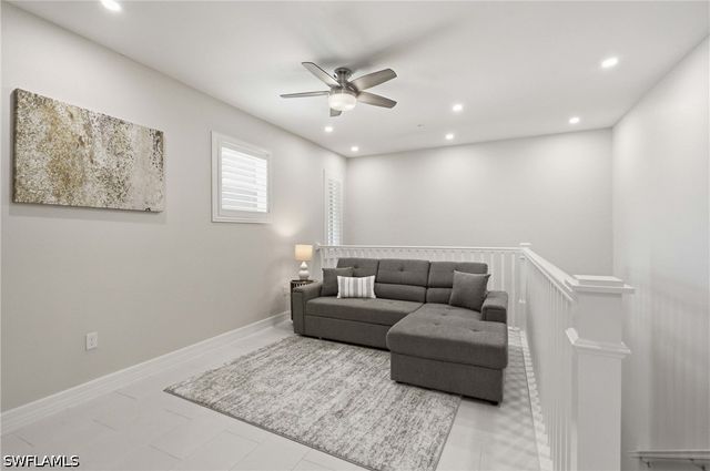 239 Indies DR E 202, Naples, FL 34114