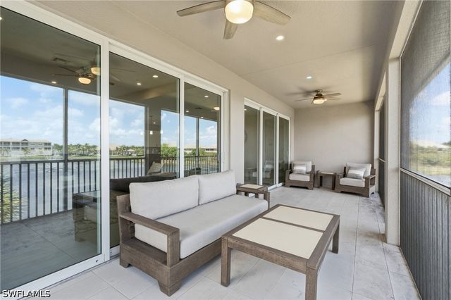 239 Indies DR E 202, Naples, FL 34114