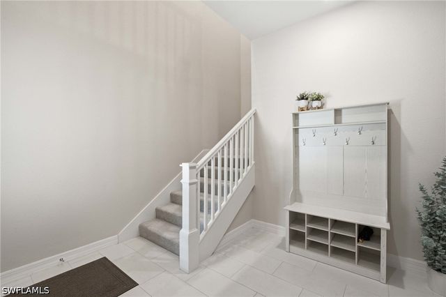 239 Indies DR E 202, Naples, FL 34114