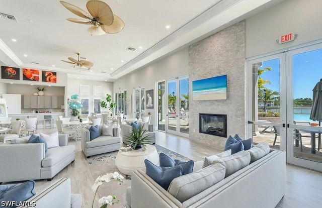 239 Indies DR E 202, Naples, FL 34114