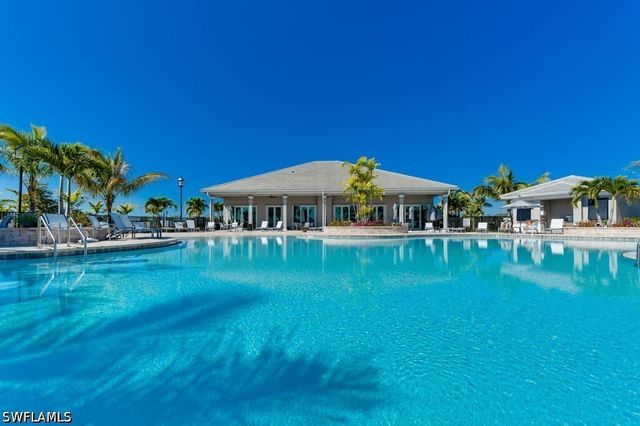 239 Indies DR E 202, Naples, FL 34114