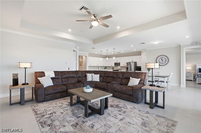 239 Indies DR E 202, Naples, FL 34114