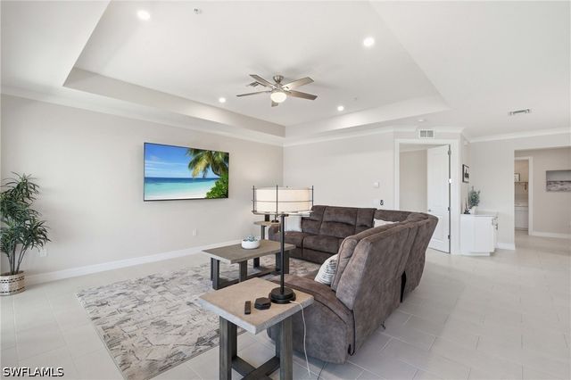 239 Indies DR E 202, Naples, FL 34114
