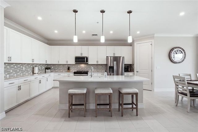 239 Indies DR E 202, Naples, FL 34114