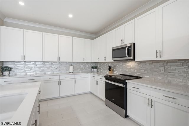 239 Indies DR E 202, Naples, FL 34114