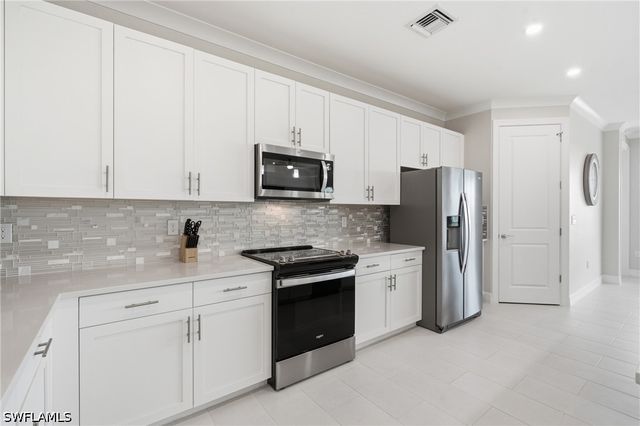 239 Indies DR E 202, Naples, FL 34114