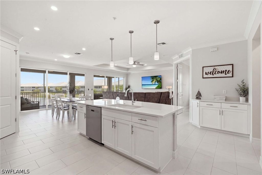 239 Indies DR E 202, Naples, FL 34114