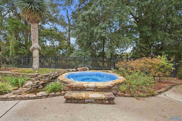 3117 Longshadow Way SE, Owens Cross Roads, AL 35763