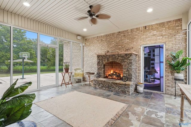 3117 Longshadow Way SE, Owens Cross Roads, AL 35763