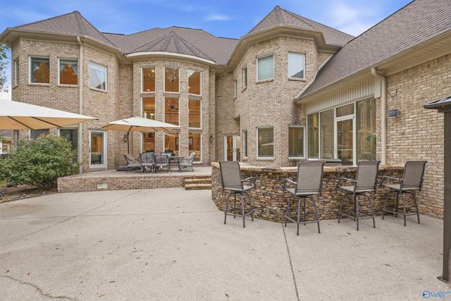 3117 Longshadow Way SE, Owens Cross Roads, AL 35763