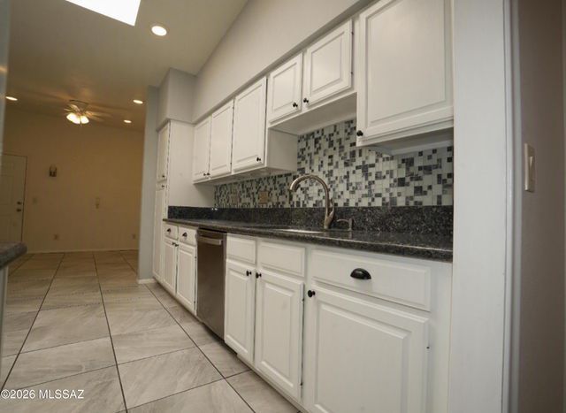 745 W Sunlight Lane, Tucson, AZ 85704