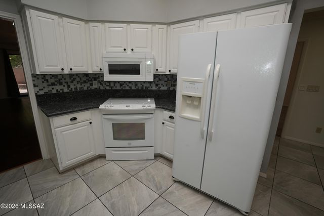 745 W Sunlight Lane, Tucson, AZ 85704