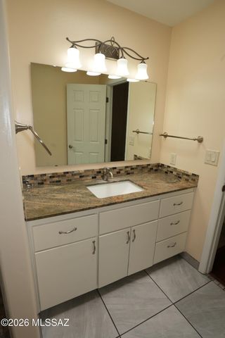 745 W Sunlight Lane, Tucson, AZ 85704
