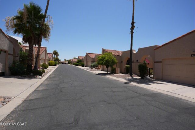 745 W Sunlight Lane, Tucson, AZ 85704