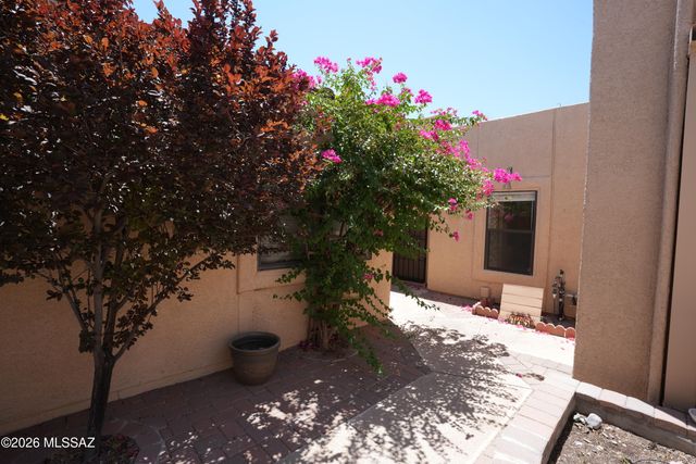 745 W Sunlight Lane, Tucson, AZ 85704