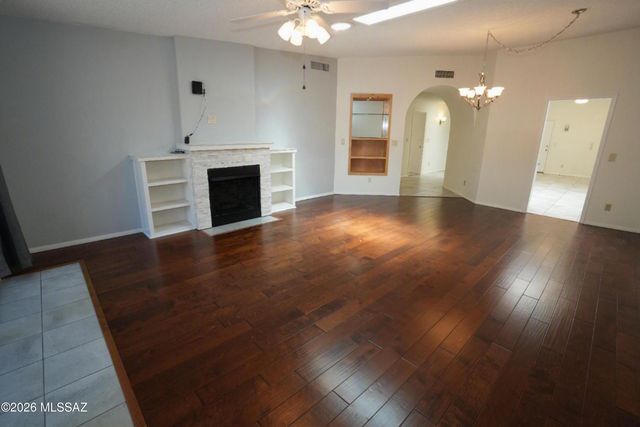 745 W Sunlight Lane, Tucson, AZ 85704