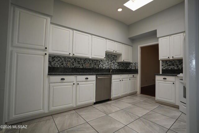 745 W Sunlight Lane, Tucson, AZ 85704