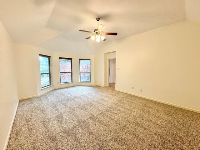 5827 Windy Meadow Lane, Grand Prairie, TX 75052