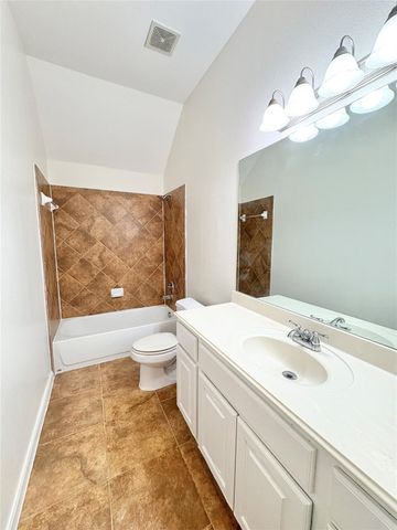 5827 Windy Meadow Lane, Grand Prairie, TX 75052