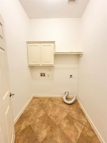 5827 Windy Meadow Lane, Grand Prairie, TX 75052