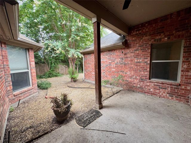 5827 Windy Meadow Lane, Grand Prairie, TX 75052