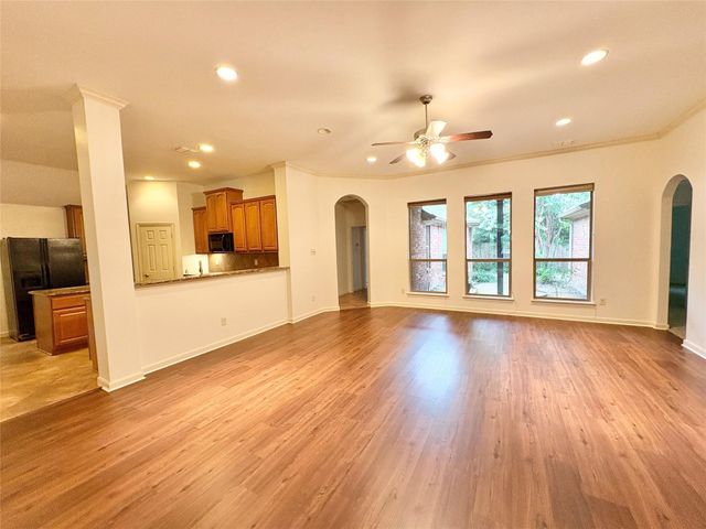 5827 Windy Meadow Lane, Grand Prairie, TX 75052