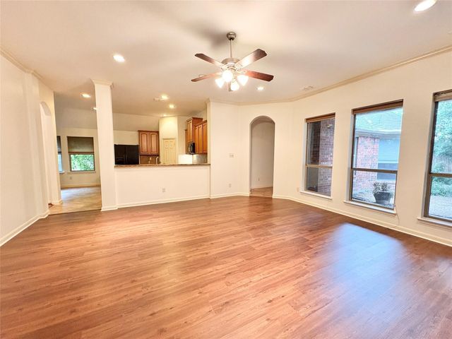 5827 Windy Meadow Lane, Grand Prairie, TX 75052