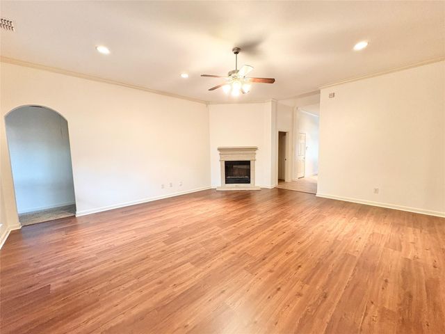 5827 Windy Meadow Lane, Grand Prairie, TX 75052