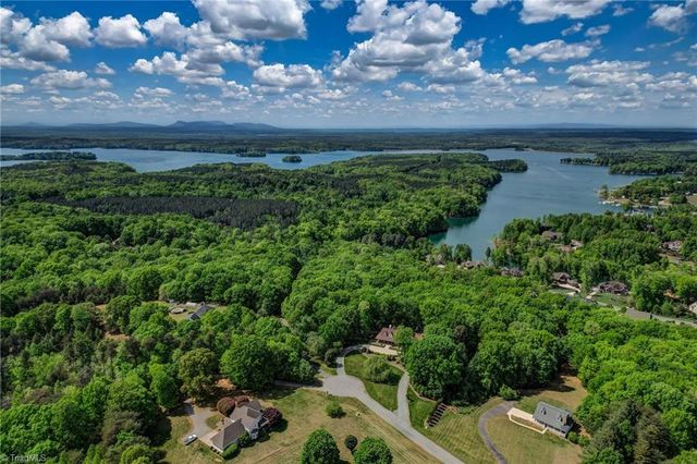 255 Dionne Way, Stokesdale, NC 27357