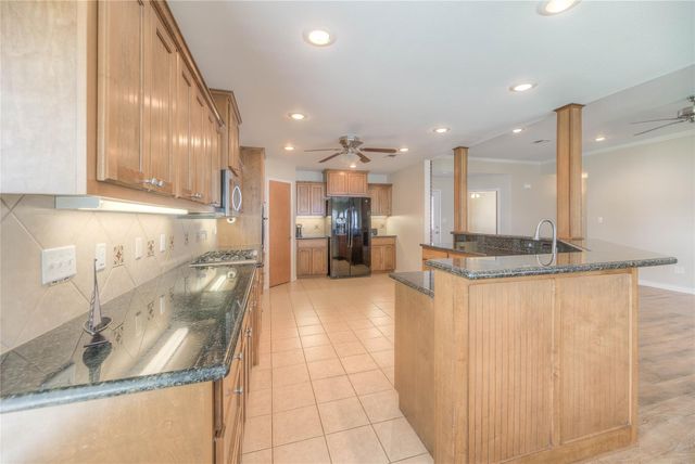 320 Lakefront Drive, Onalaska, TX 77360