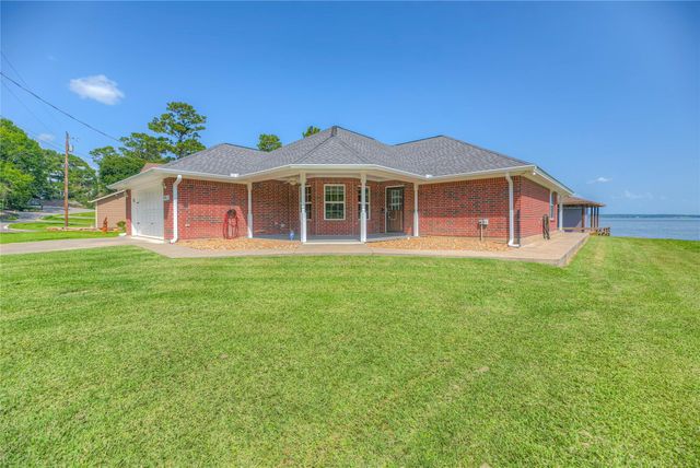 320 Lakefront Drive, Onalaska, TX 77360
