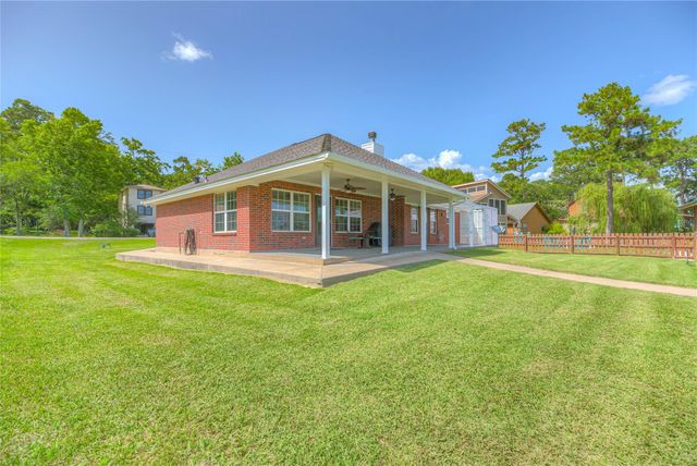 320 Lakefront Drive, Onalaska, TX 77360