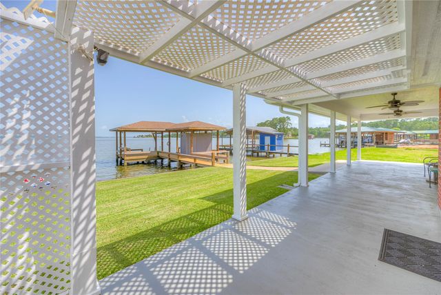 320 Lakefront Drive, Onalaska, TX 77360