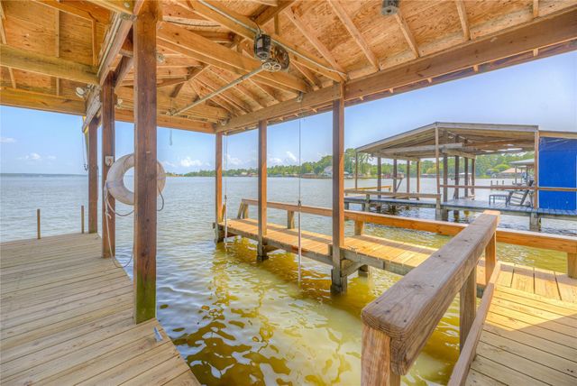 320 Lakefront Drive, Onalaska, TX 77360