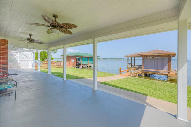 320 Lakefront Drive, Onalaska, TX 77360