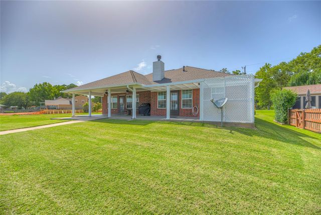 320 Lakefront Drive, Onalaska, TX 77360