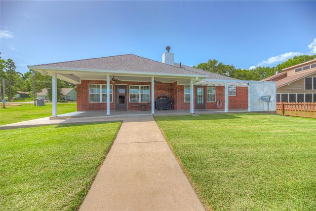 320 Lakefront Drive, Onalaska, TX 77360