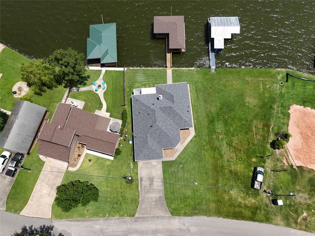320 Lakefront Drive, Onalaska, TX 77360